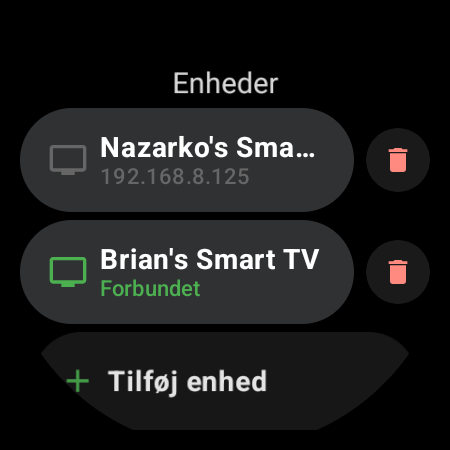 Listen »Enheder« i TV Remote på et Wear OS-ur med to parrede Android TV’er – det ene forbundet i grønt, det andet gemt med sin IP – og en række »Tilføj enhed«