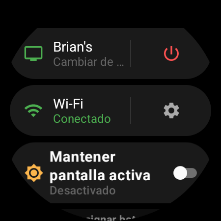 Menú del reloj con la TV activa arriba y el acceso Cambiar de TV junto a un botón de encendido rojo