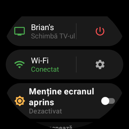 Meniul ceasului cu televizorul activ sus și scurtătura „Schimbă TV-ul” lângă un buton roșu de pornire