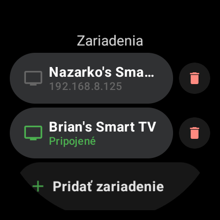 Zoznam Zariadenia v aplikácii TV Remote na hodinkách s Wear OS s dvoma spárovanými Android TV – jeden pripojený (nazeleno), druhý uložený podľa IP – a riadkom Pridať zariadenie